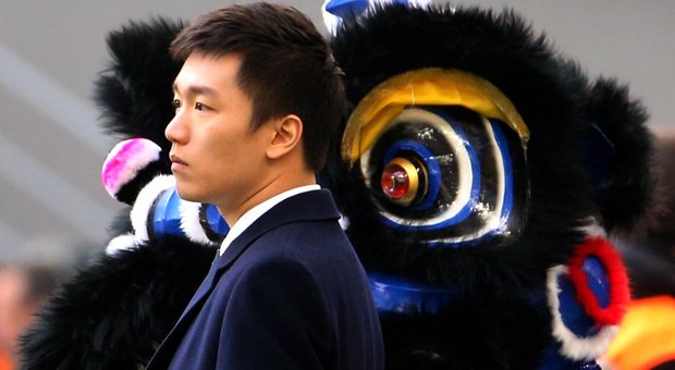 Inter, Zhang contro il presidente della Lega, Dal Pino: «Giochi con il calendario, sei un pagliaccio»