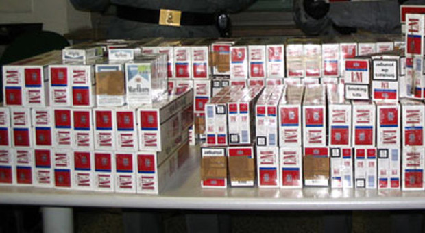 Contrabbando di sigarette illegali, tre indagati con due tonnellate