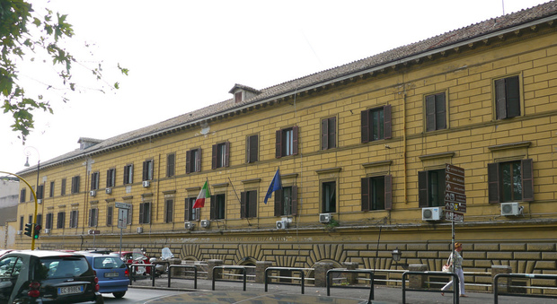 Roma, detenuto suicida a Regina Coeli: indagati due agenti
