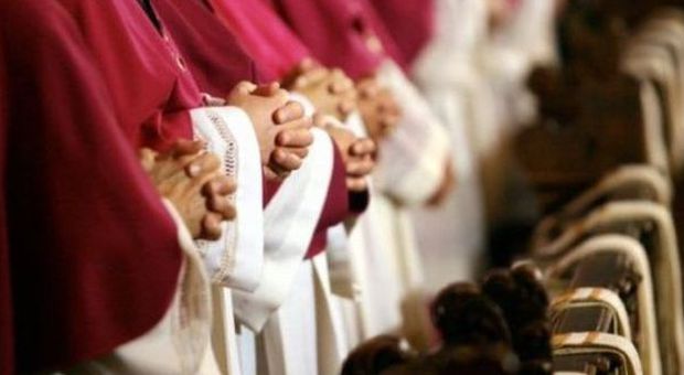 Pedofilia: per la Cei i vescovi non hanno l'obbligo di denunciare gli abusi