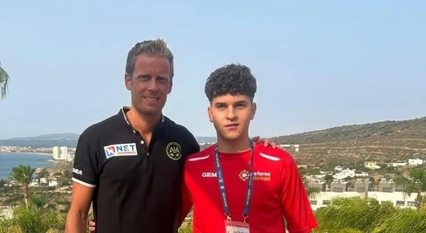 Andrea Rizzo con l'arbitro internazionale Daniele Chiffi a Gibilterra