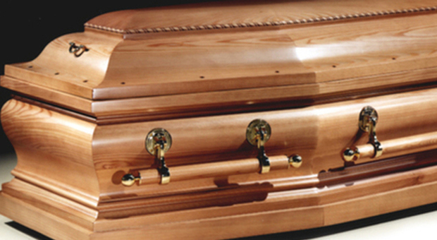 L'anziana morta si risveglia appena prima di essere cremata, il marito: «Credevo di avere le allucinazioni»