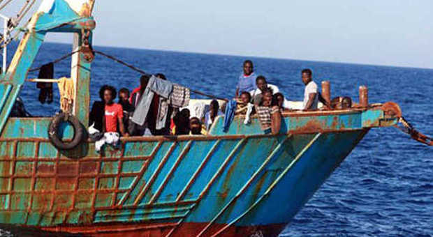 Lampedusa, soccorsi due nuovi barconi: messi in salvo quasi 400 migranti
