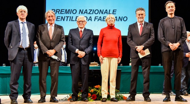 I premiati nell edizione 25 del Gentile di Fabriano, manca solo la presidente del Cnr
