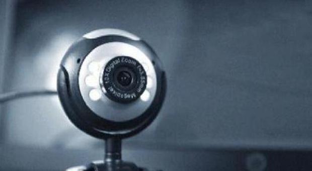 Hacker russi violano le webcam: spiati migliaia di cittadini dall'America all'Italia