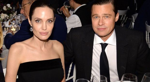 Angelina Jolie e Brad Pitt divorziano