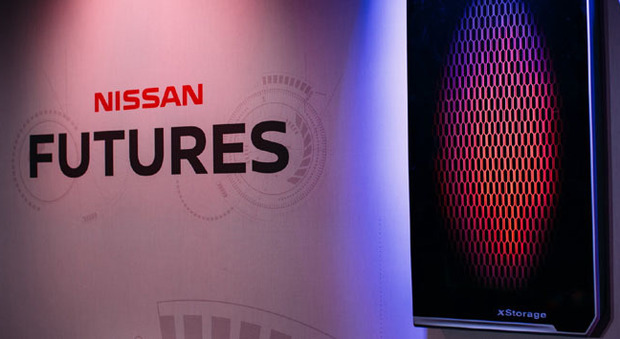 Il logo Nissan Future a fianco ad un X Storage
