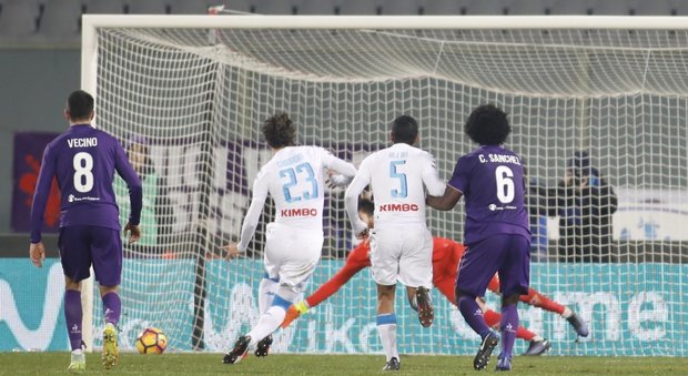 Fiorentina-Napoli 3-3 con fuochi d'artificio: Gabbiadini pareggia su rigore al 94'
