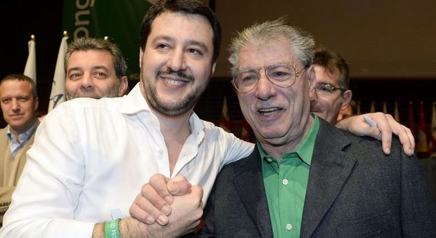 Bossi stronca Salvini: "Lega nazionale? Roba da cogl... con i voti di quattro fascistoni"