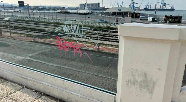 Ancona, pronta la task force per fermare i teppisti con lo spray: repressione, controlli e incentivi ai privati per pulire le facciate