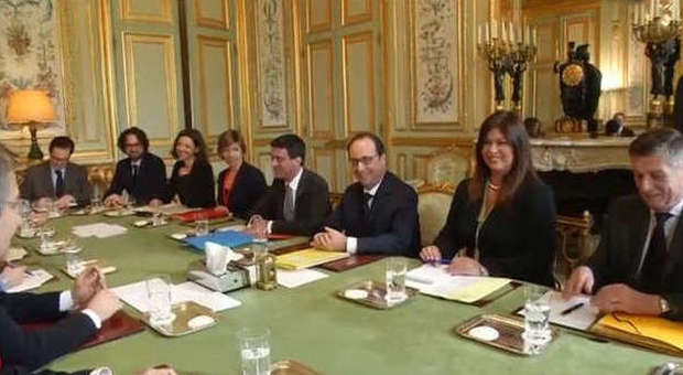 Una settempedana accanto al presidente Hollande