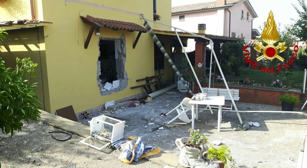 Roma, esplosione in una villa ad Anguillara Sabazia: 4 feriti, uno gravissimo