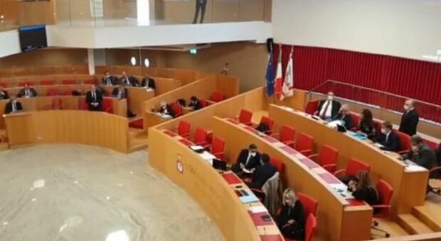 Consiglio regionale, sì al nuovo assetto: maggioranza da 29 a 27 consiglieri, entrano Scalera e De Palma/L'ordinanza
