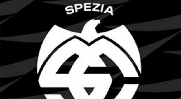 Spezia, i tifosi contro il nuovo logo: «Somiglia a un simbolo neonazista»