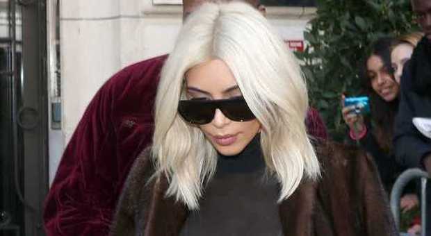 Kim Kardashian tutta trasparenze alle sfilate di Parigi