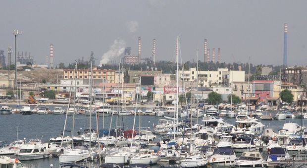 Ilva, strappato a Genova manifesto sui bimbi di Taranto