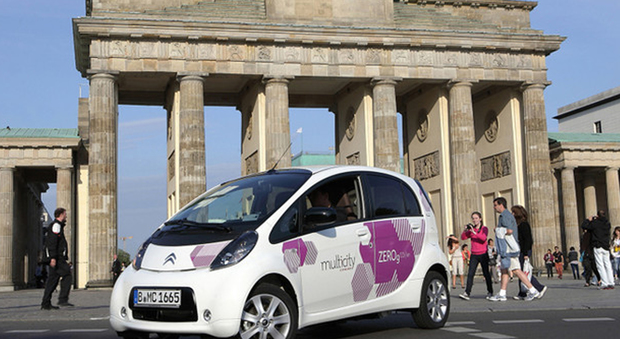 In Germania 4000 euro per chi acquisterà un'auto elettrica, e 3000 euro per chi sceglierà un modello plug-in