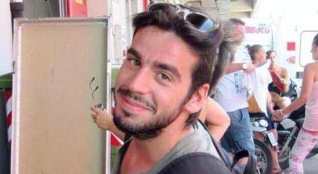 Massimo, si schianta in moto e muore a 24 anni: sei mesi fa il padre era morto d'infarto