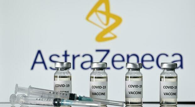 Vaccino AstraZeneca, l'allarme dell'Aifa: «Fake news sui social. Unico lotto vietato è Abv2856»
