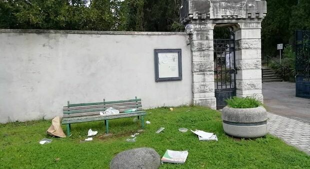 Civita Castellana, avanzi del picnic davanti al cimitero: proteste e accuse