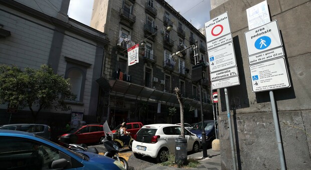 Ztl centro storico di Napoli, in arrivo una soluzione per le multe nella nuova area pedonale