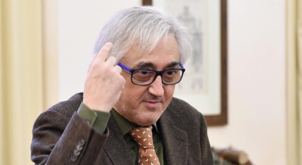 Silvio Viale, il ginecologo e politico indagato per molestie. Denunciato da 4 pazienti: «Palpeggiamenti e frasi invadenti»