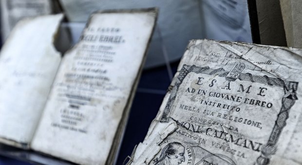 Roma, i carabinieri ritrovano 19 volumi degli ebrei razziati dai nazisti