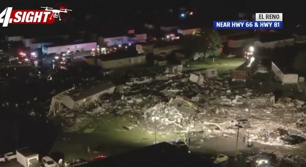 Usa, tornado spazza via un motel in Oklahoma: ci sono morti