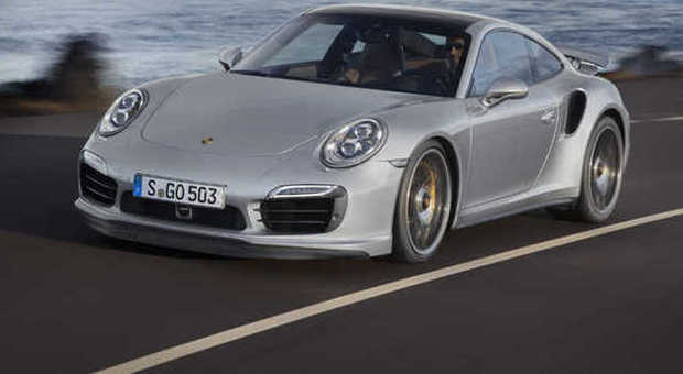 Eleganza, potenza, sportività, la miscela vincente della nuova Porsche 911 Turbo