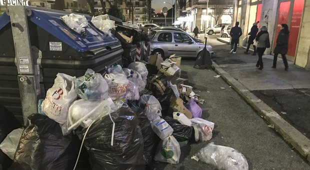 Emergenza rifiuti, il Campidoglio: entro Natale piano per mettere in sicurezza Roma