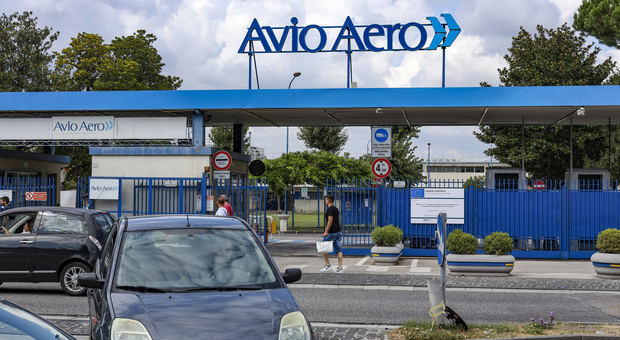 Pomigliano, ferie forzate all'Avio Aero e presidio degli operai davanti alla fabbrica