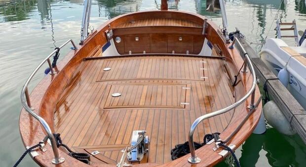 Ancona, furto a Marina Dorica: rubata la barca del professor Giovagnoni. E' un gozzo di 7 metri