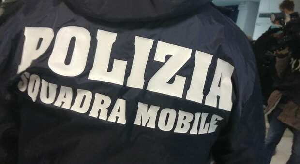 Avellino: pusher 21enne arrestato in piazza Libertà, aveva la droga nello zaino