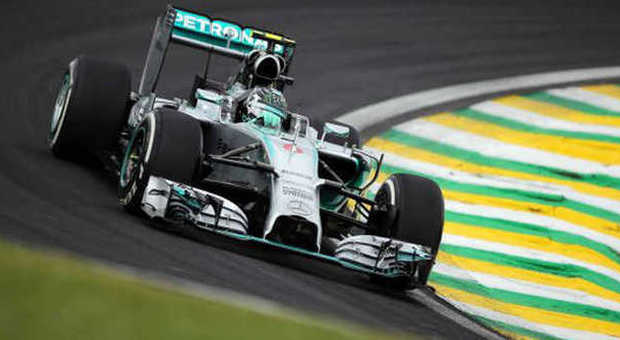 La Mercedes di Nico Rosberg sulla pista di San Paolo