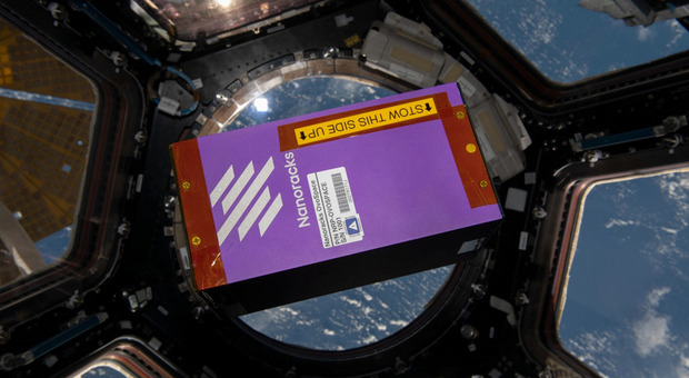 Il MiniLab contenente l'esperimento OVOSPACE a bordo della Stazione Spaziale Internazionale