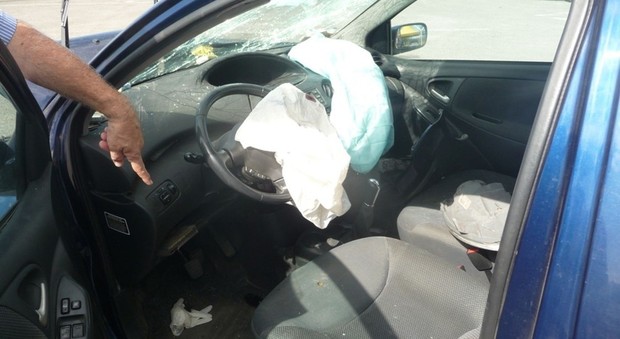 Scoppia l'airbag, neonato muore a due mesi: era nell'ovetto sul sedile anteriore