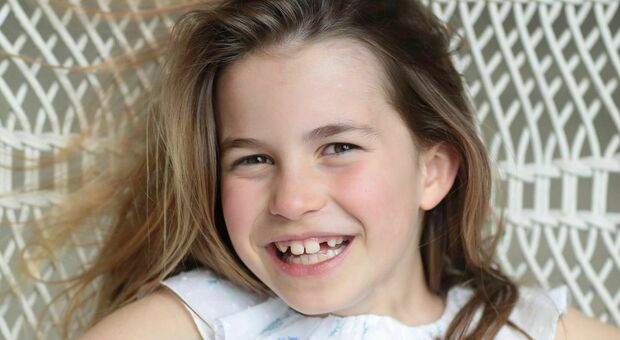 La principessa Charlotte compie 8 anni: «È uguale a papà William». Il regalo speciale della Regina Elisabetta II