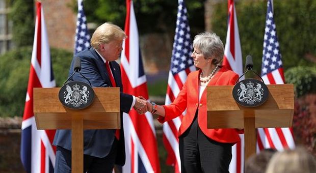 Trump "corteggia" Londra: pronti ad accordo commerciale "fenomenale" dopo Brexit