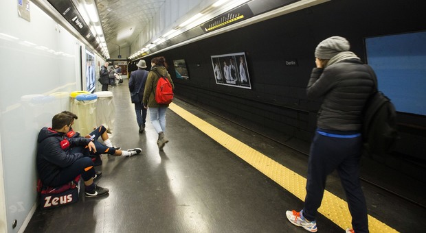 Metropolitana di Napoli, installate le sette nuove emettitrici di titoli di viaggio