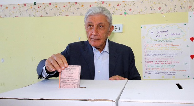 Elezioni a Napoli, lo sconfitto Bassolino: «Non sono deluso, farò il mio dovere in Consiglio comunale»