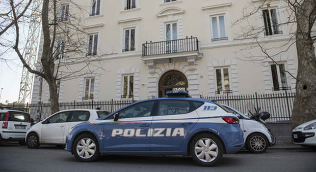 Roma, si rifiuta di dare soldi a figlio e viene aggredita: arrestato 34enne