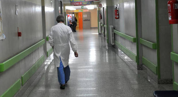 Sanità, 80 pazienti ricoverati nel reparto sbagliato: «Sicurezza a rischio, la Asl intervenga»