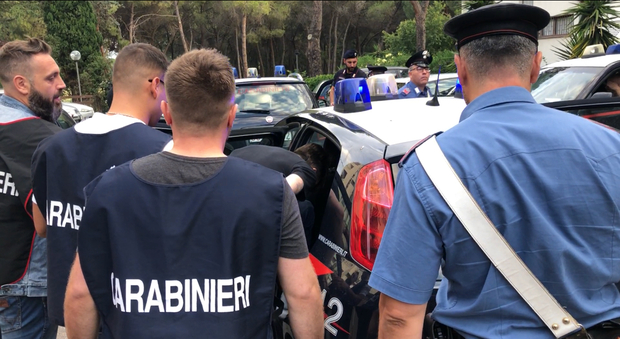 Roma, sgominata organizzazione che gestiva spaccio di droga a Tor Bella Monaca: 20 arrestati