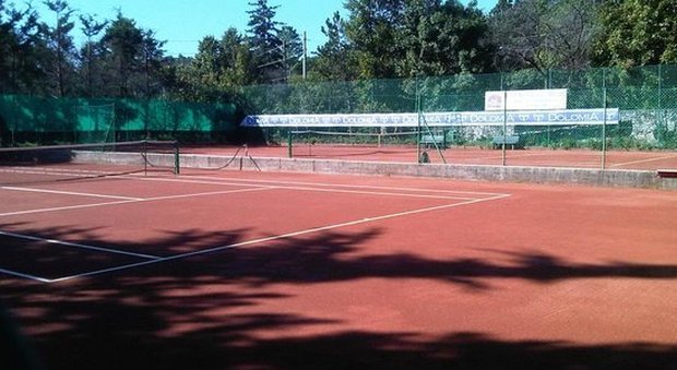 Tragedia al campionato: tennista muore fulminato da un infarto