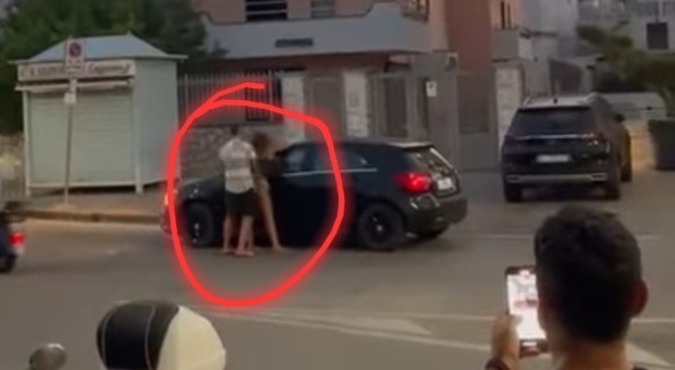 Bacoli, la "Coppia focosa", incastrata da un video: sarà denunciata per atti osceni in luogo pubblico