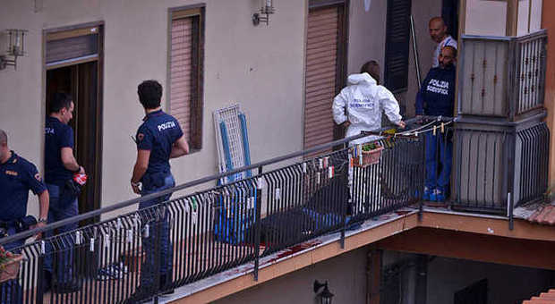 Follia a Napoli, uomo uccide 4 persone. Il cordoglio del premier Renzi, annullati gli appuntamenti