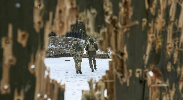 Guerra ucraina, Sumy sotto assedio come Kharkiv: l'escalation sul nuovo fronte al confine con la Russia (e le armi Usa sono bloccate)