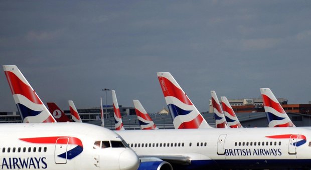 British Airways, caos voli: guasto al sistema informatico, aerei a terra. I media: "Attacco hacker"