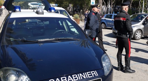 Piandimeleto, Coronavirus, giocano a basket al campetto: denunciati due ragazzi e tre minorenni Piandimeleto, Coronavirus, giocano a basket al campetto: denunciati due ragazzi e tre minorenni
