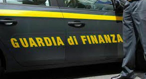 Traffico illecito di carburante, impianti sequestrati in Campania e in Puglia